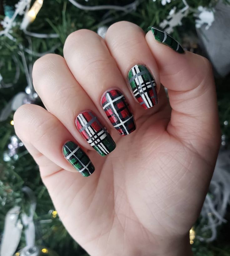 Plaid Christmas Pattern nails
